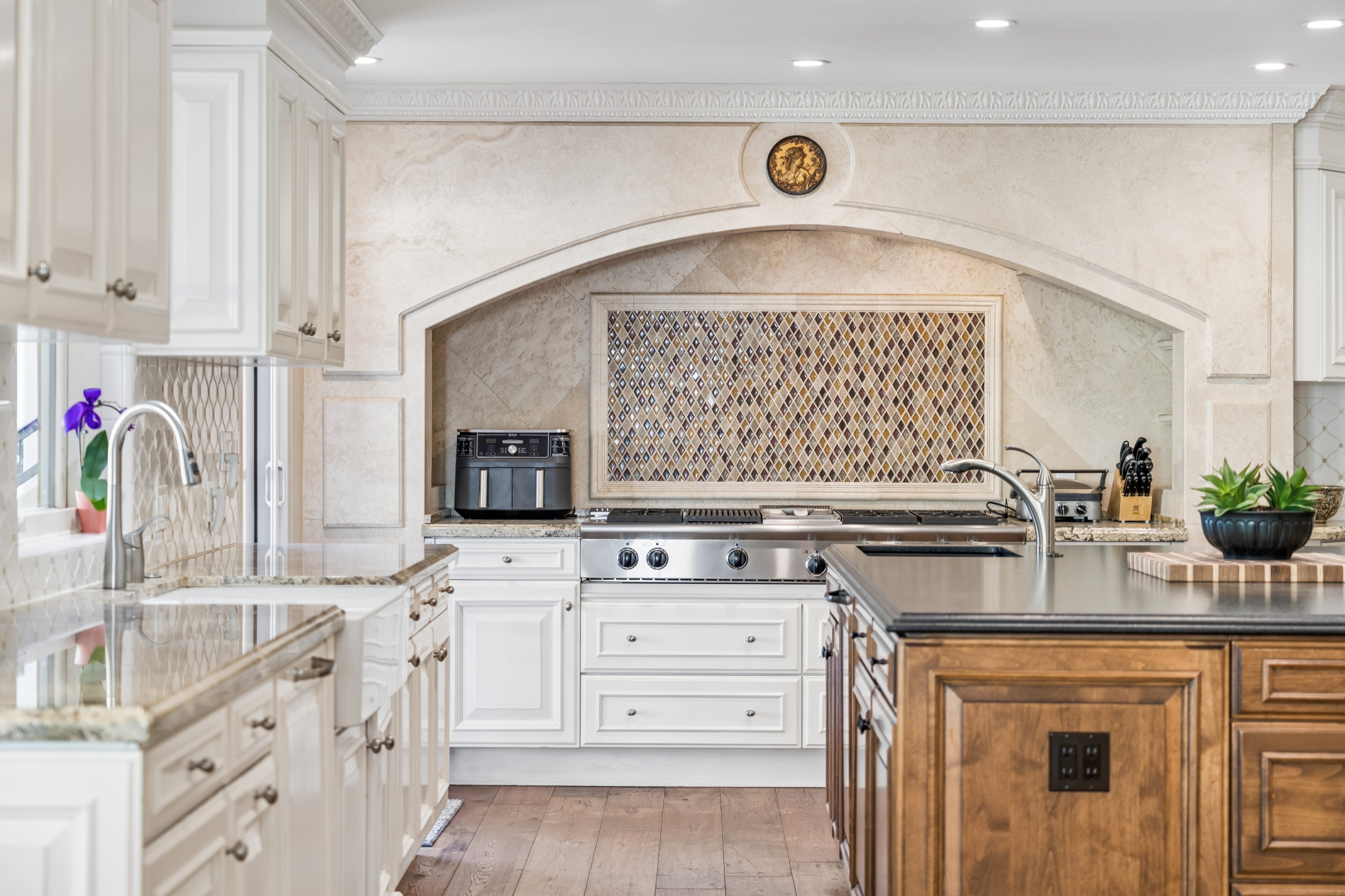 Kitchen cooktop and hood arch close-up